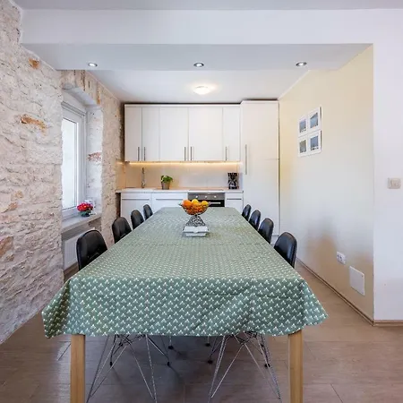 Lungomare Apartment Pula